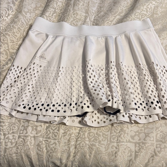 Adidas Women's White Perforated Skater Skort size large - Picture 1 of 3